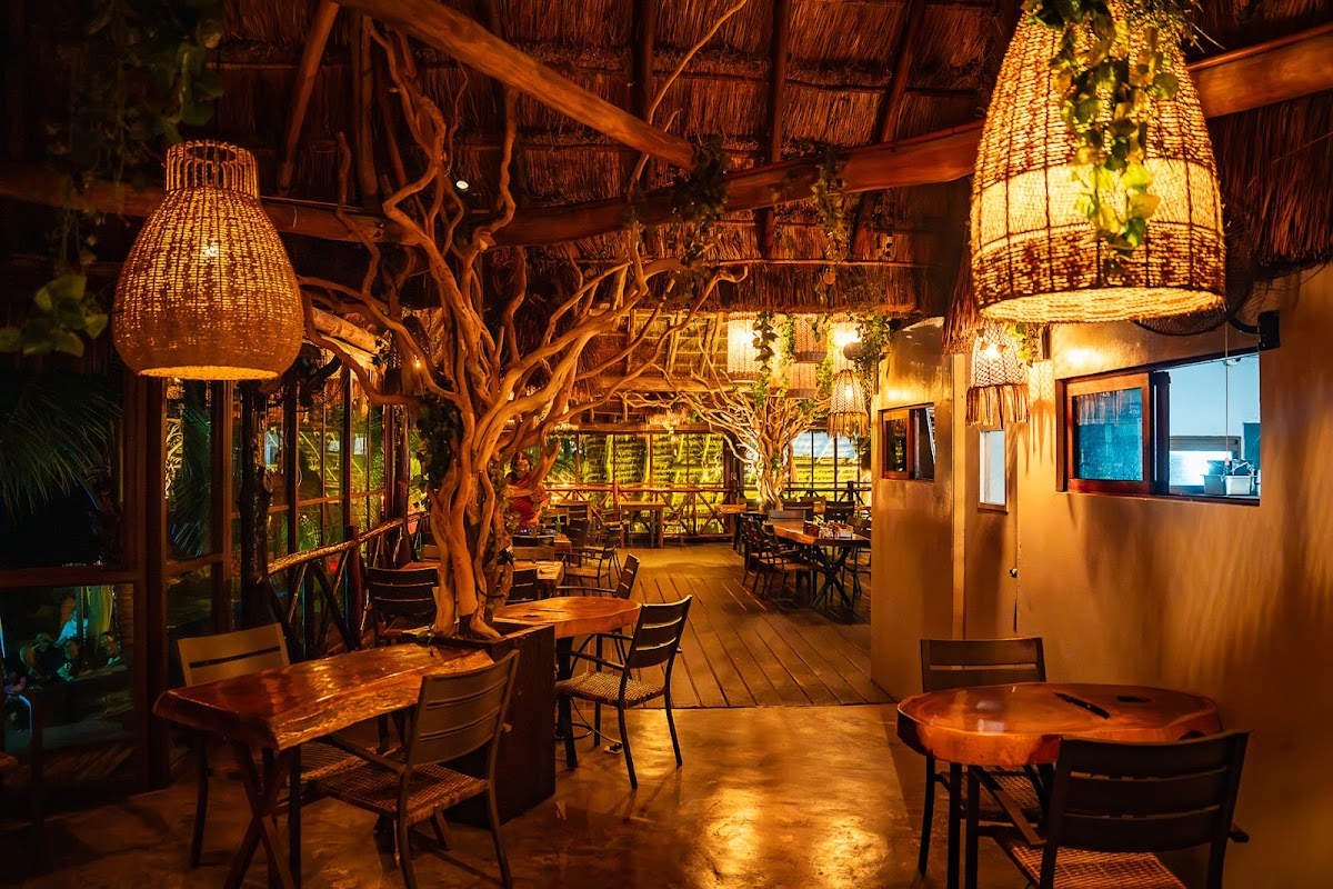 Hemingway Restaurant Beach & Nightclub