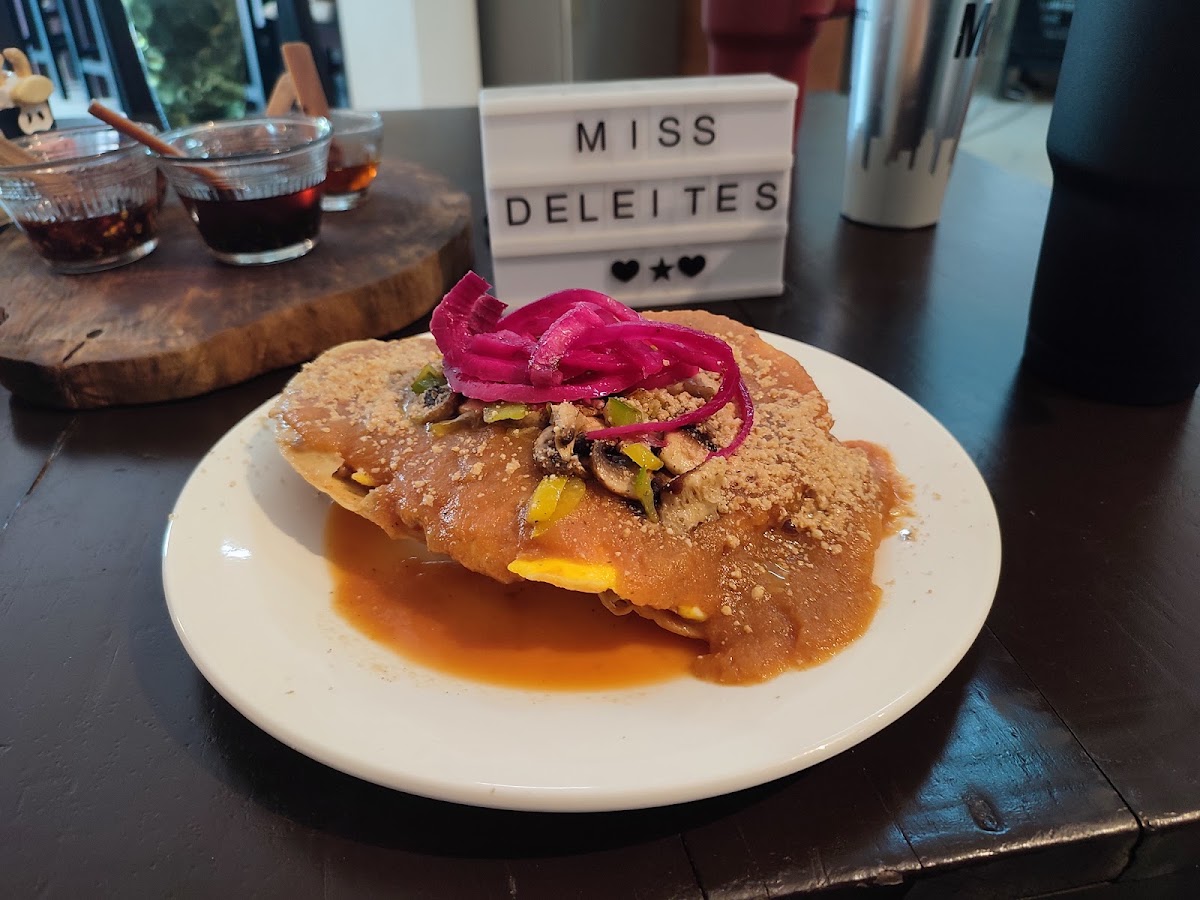Miss DELEITES — photo