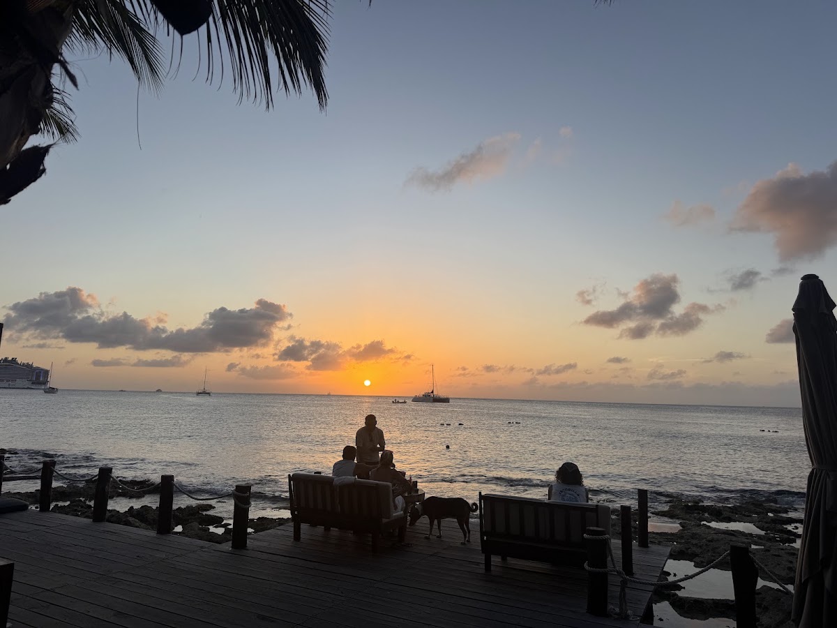 Hemingway Restaurant Beach & Nightclub — photo